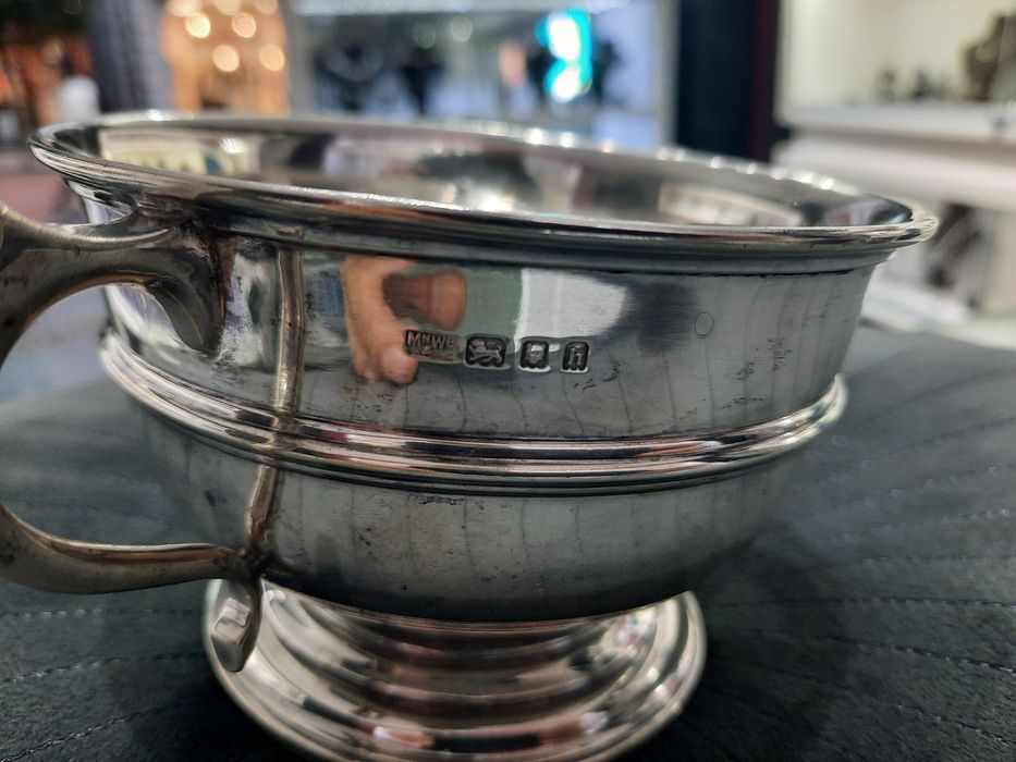 Английски сребърен съд тип бонбонера