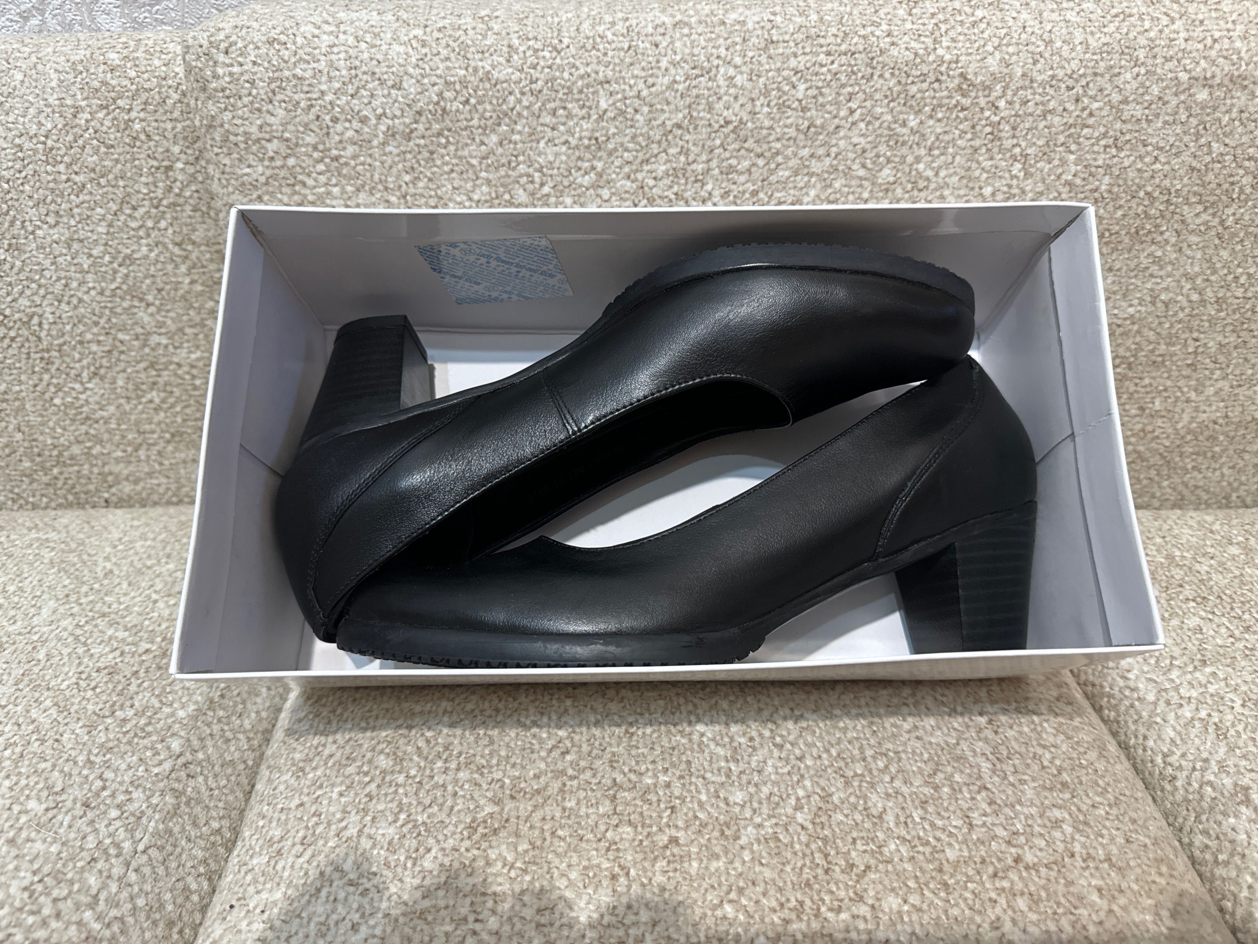 Новые кожаные женские туфли (40 размер)