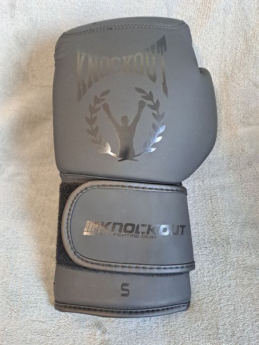 Mănuși box Knockout, genunchiere, protecții