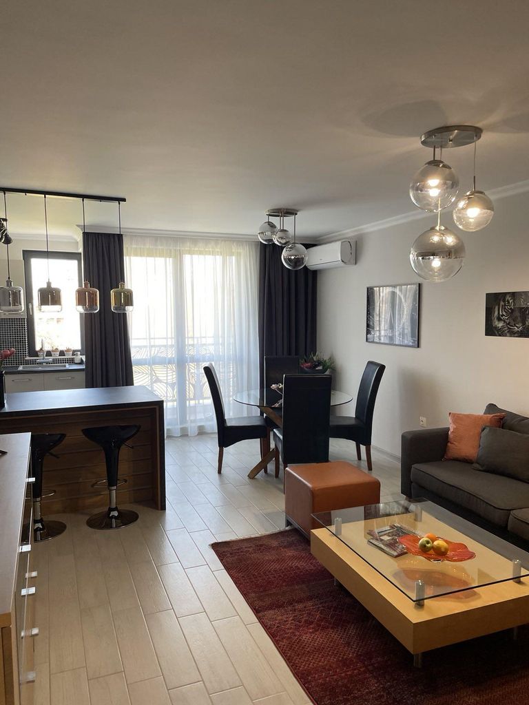 Дава се под наем Тристаен апартамент в Пловдив, Кършияка - 85 кв.м за 800 € - Снимка #2