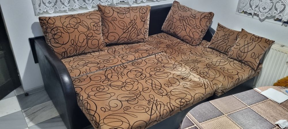 Разтегателен ъглов диван