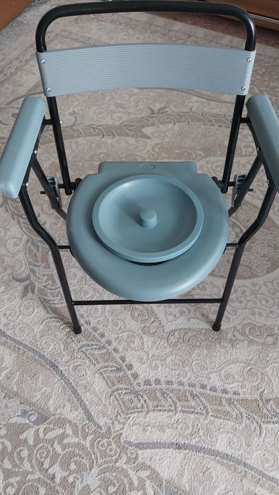 Кресло-туалет с санитарным оснащением
