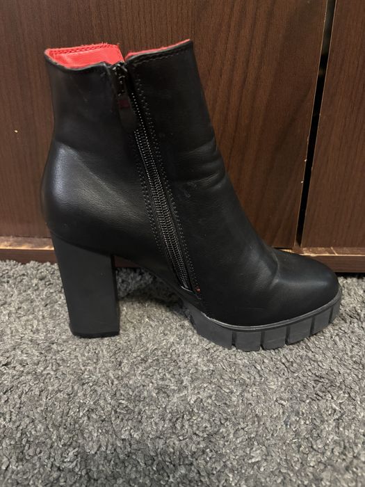 Botine cu toc de dama