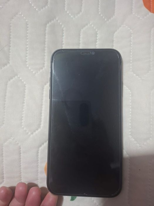 Iphone 11 bleck are folie de protectie pe el