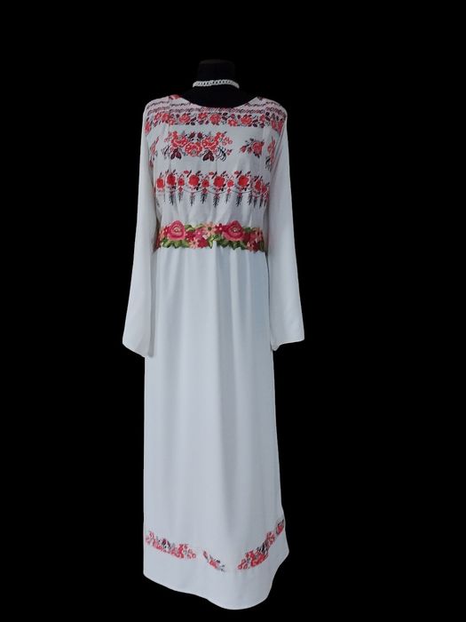 Rochie cu decor tradițional