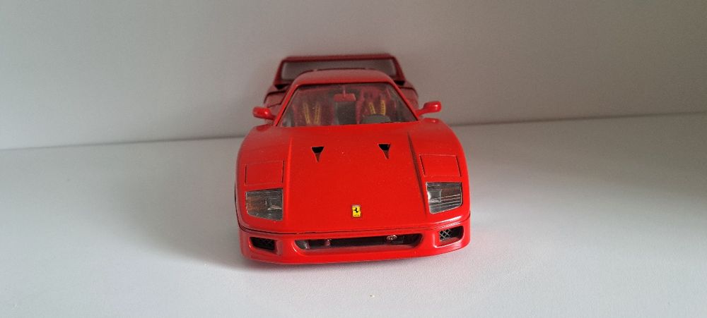 Machetă Ferrari F40 (1987) – Bburago, scara 1:18, Made in Italy