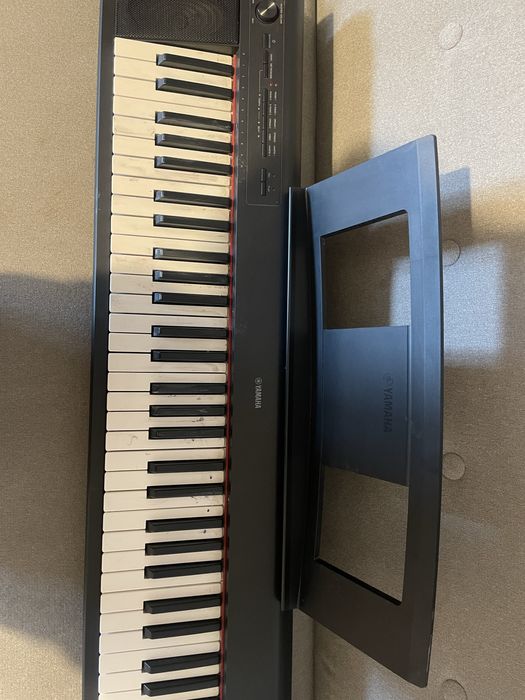 Yamaha Piaggero NP-12B Piano