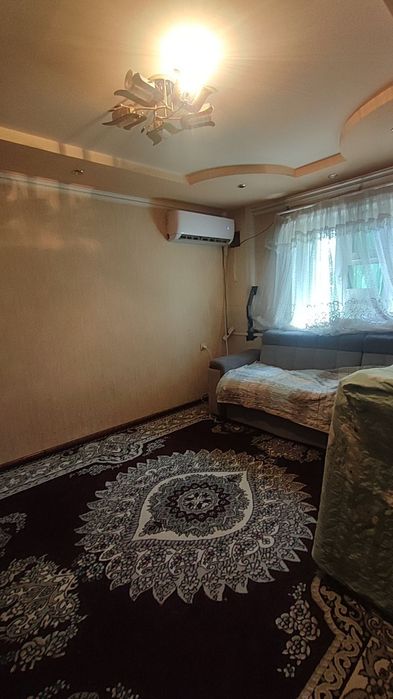 Chorsu bozori yonida Eski chorsu gastinsa roʻparasida