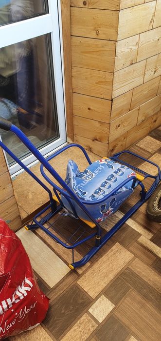 Продам санки                      .