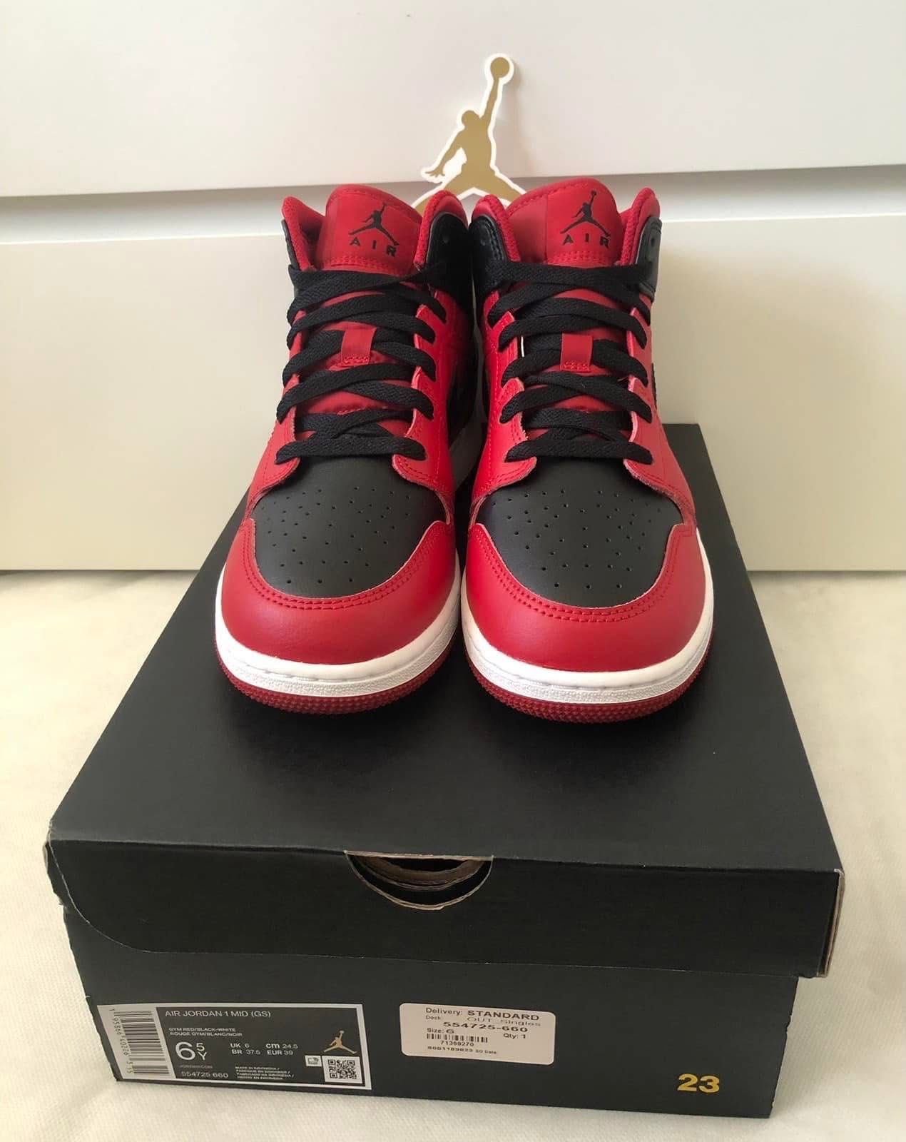 NIKE AIR JORDAN 1 MID маратонки емблематичните цветове CHICAGO BULLS