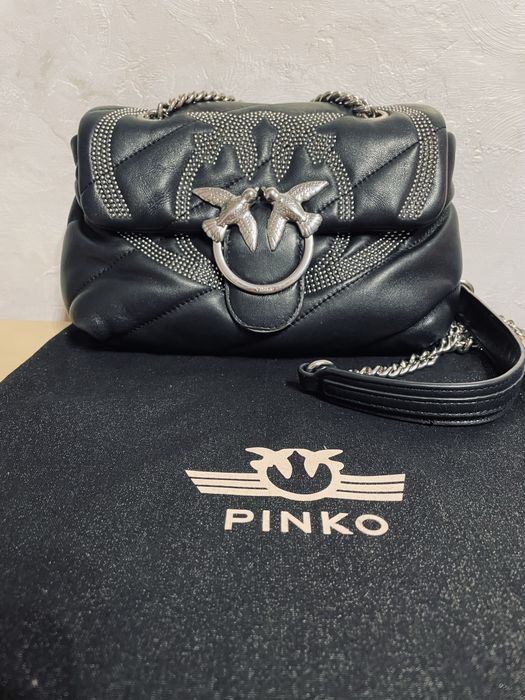 Оригинална и униклана чанта Pinko в черно
