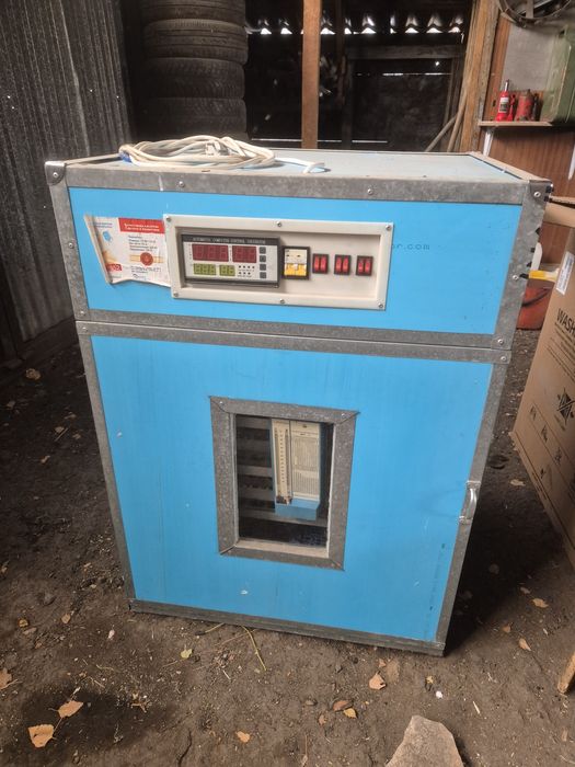 Продам инкубатор на 352 яйца