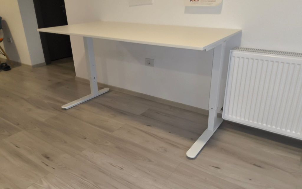 Vând Birou Reglabil. Negociabil