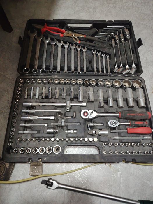 Набор ключей для автомобиля