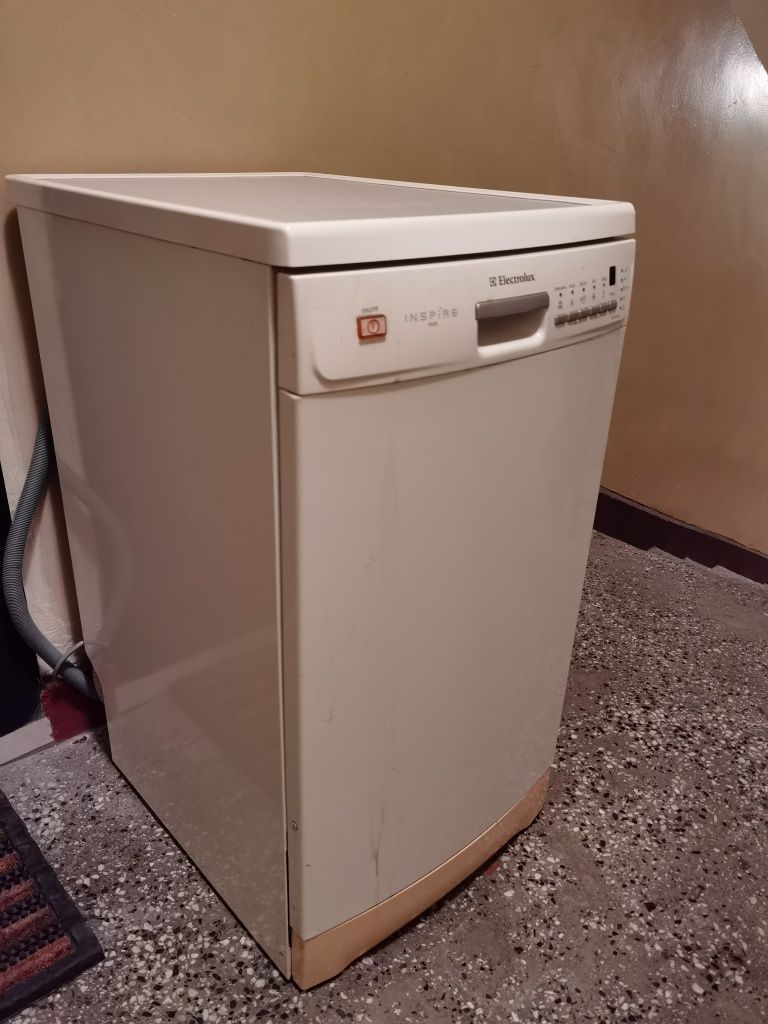 Съдомиялна 45 см Electrolux