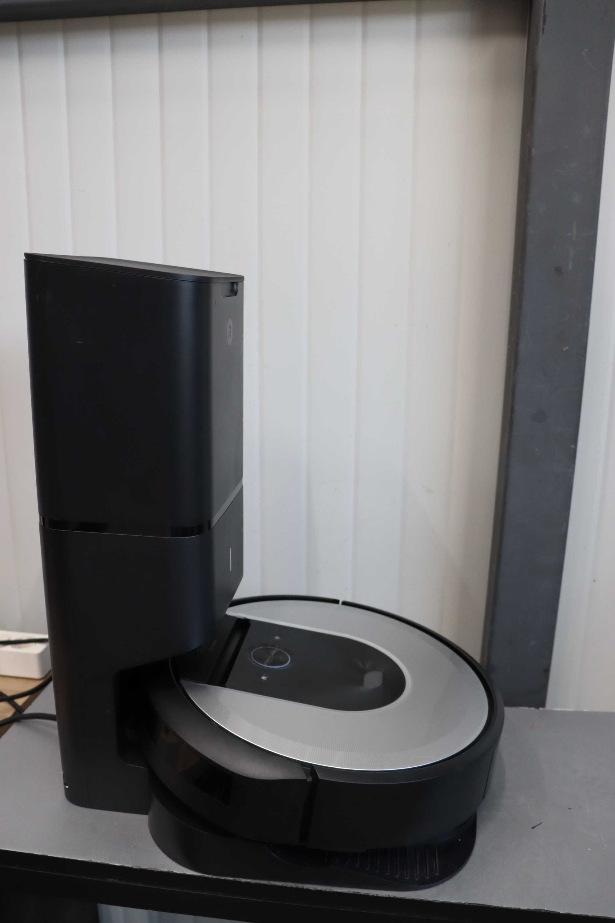 Прахосмукачка робот iRobot Roomba i7+