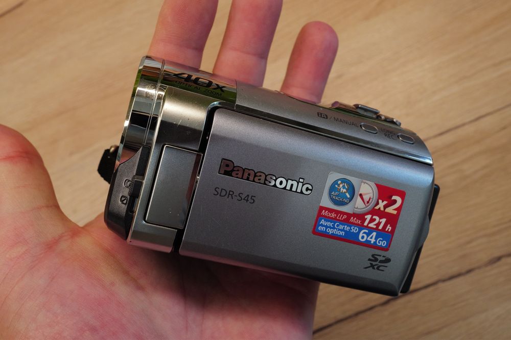 Camera Video Panasonic SDR-S45 cu senzor CCD memorie pe Sd card