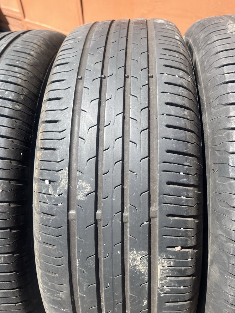 4 бр. летни гуми 215/65/16 Continental DOT 3721 4 mm