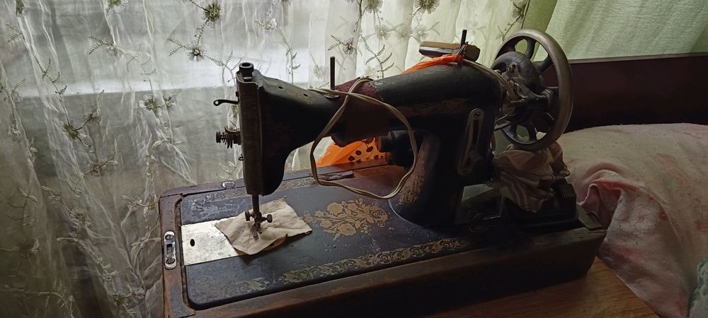 Продам швейную машину