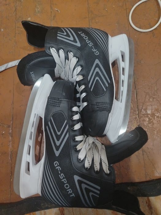 Продам коньки 45 размер