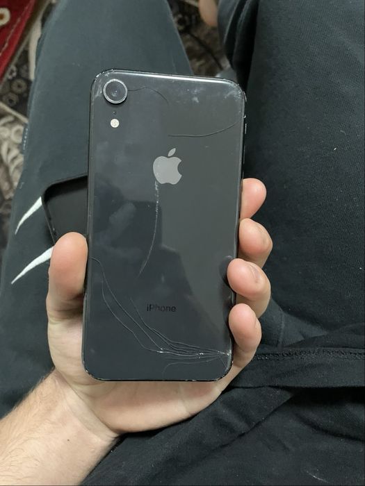 Vand IPhone 12 si  IPhone xr