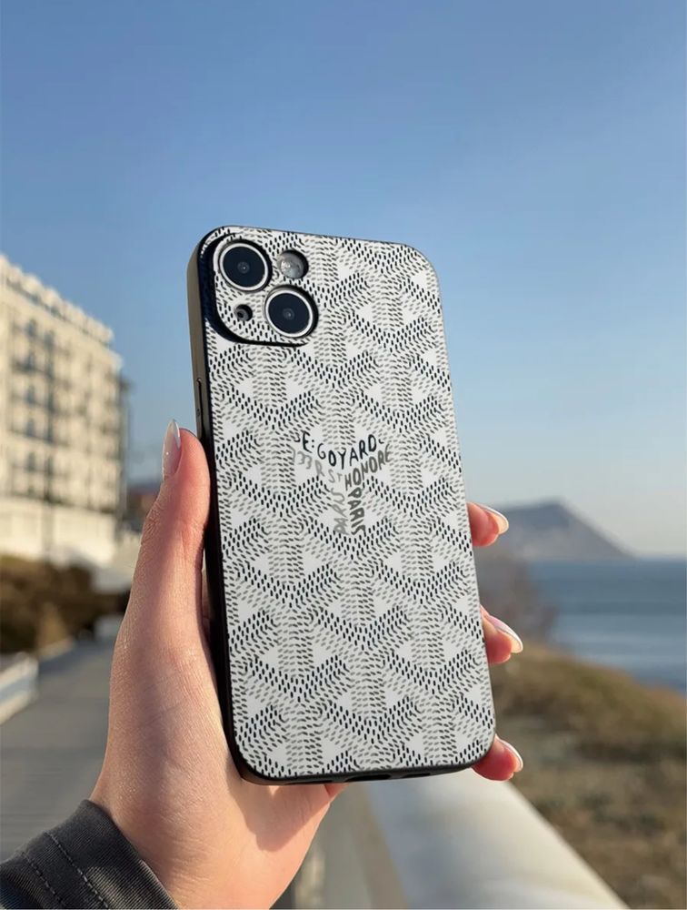 срочно продам чехол Goyard на Айфон 15 plus