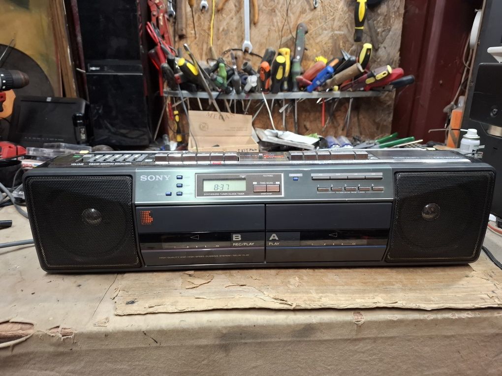 Продава сe касетофон Sony CFS-W50IL.