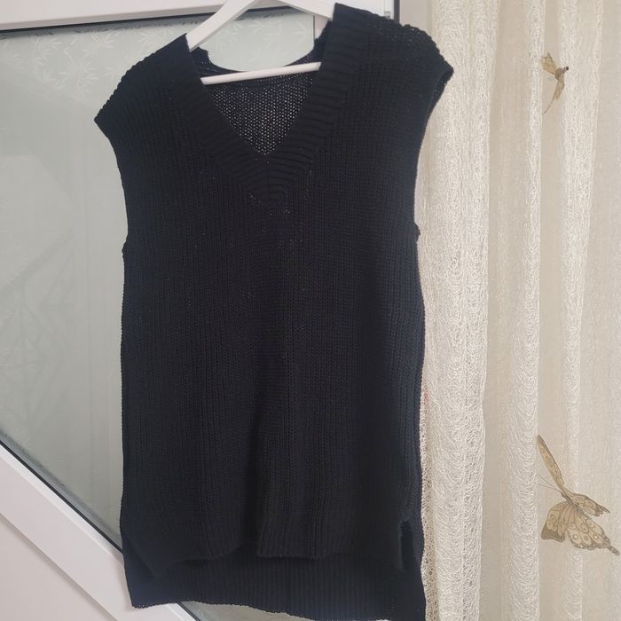 Vesta neagra tricotata