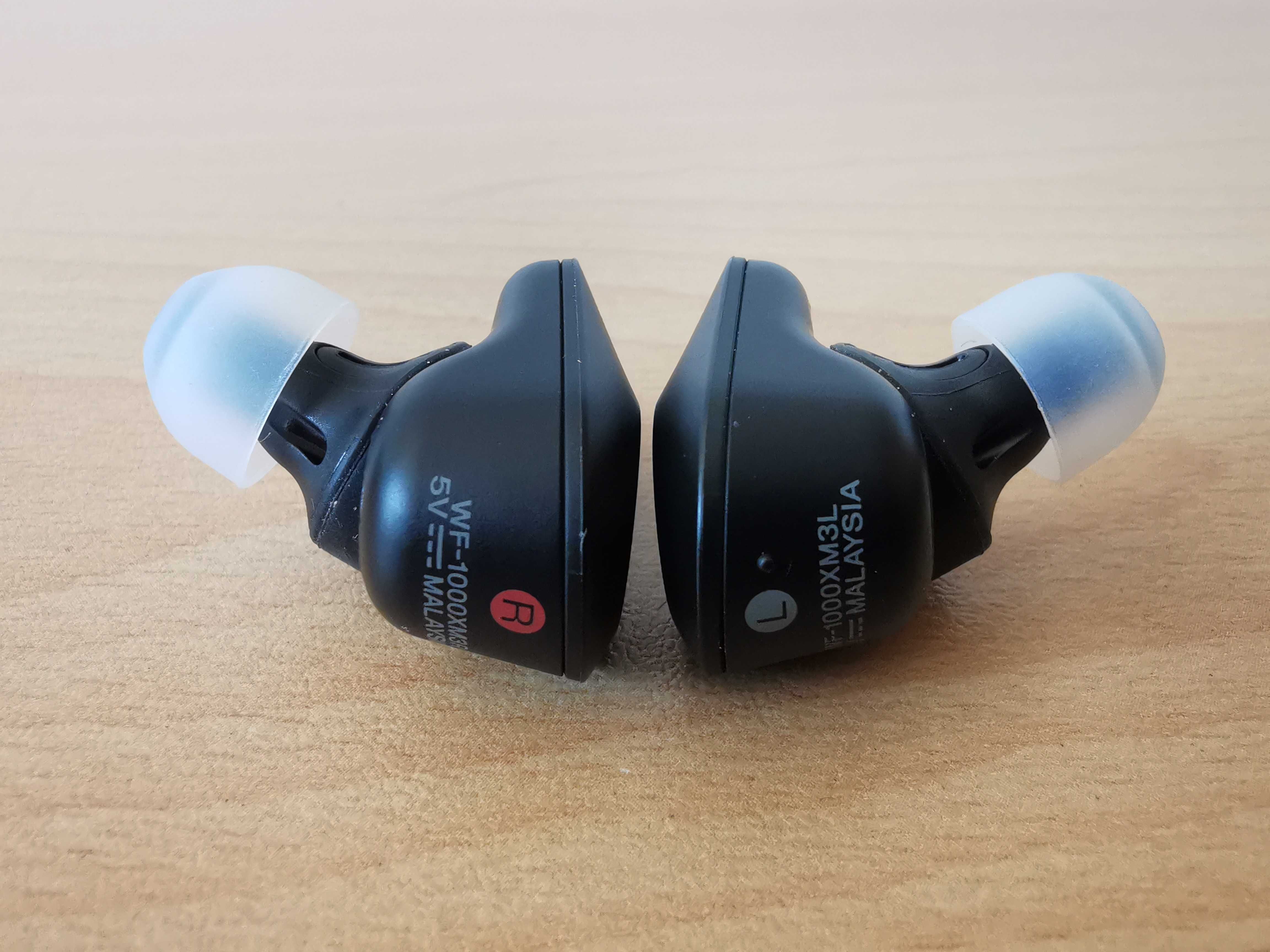 Sony WF-1000XM3 безжични шумопотискащи слушалки с подарък калъф
