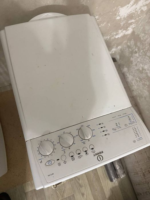 Продам стиральную машинку Indesit