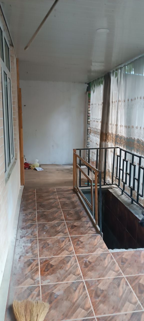 Srochno Arzon Uy yunusobod 19 kv 4 xona 1 etaj agarot padval bor