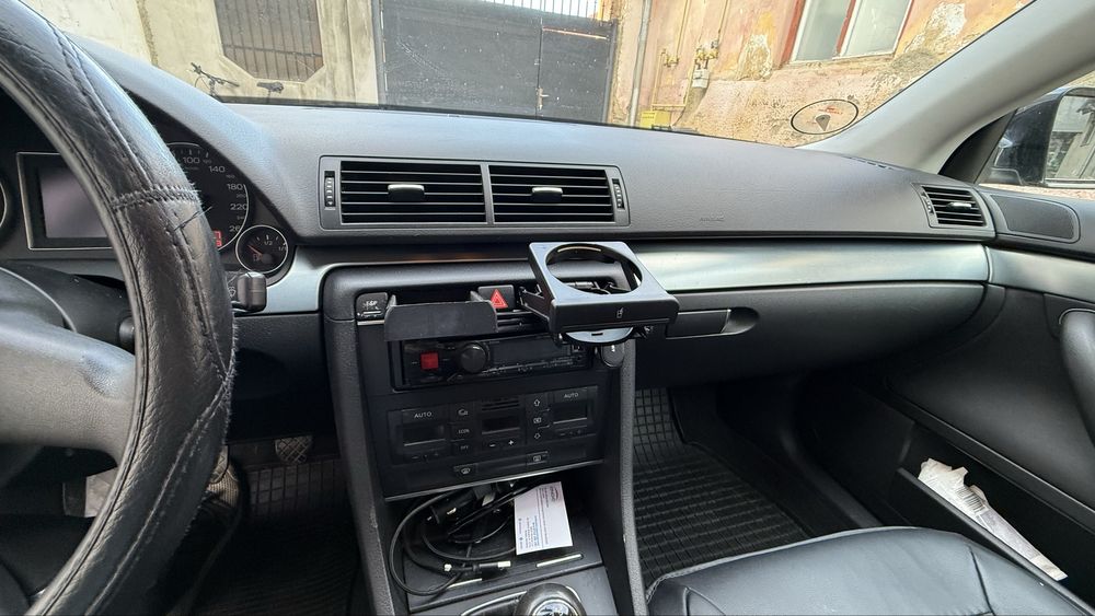 Vand AUDI A4 B7 1.6l, 2004