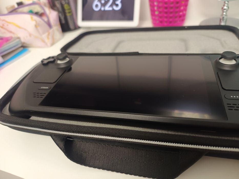 Vând Steam deck ...