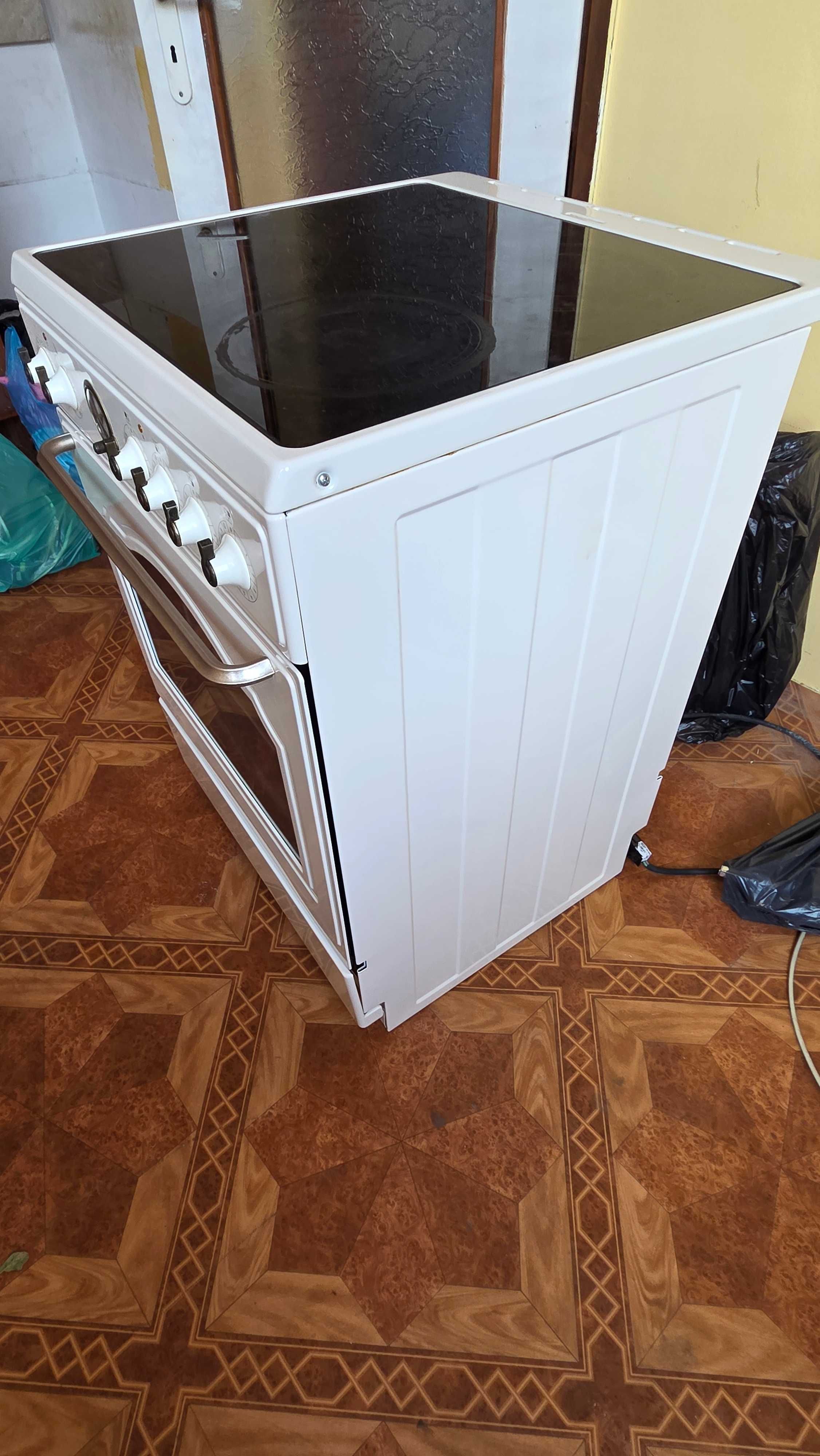 Готварска Печка Gorenje EC67CLI  със стъкло керамичен плот.