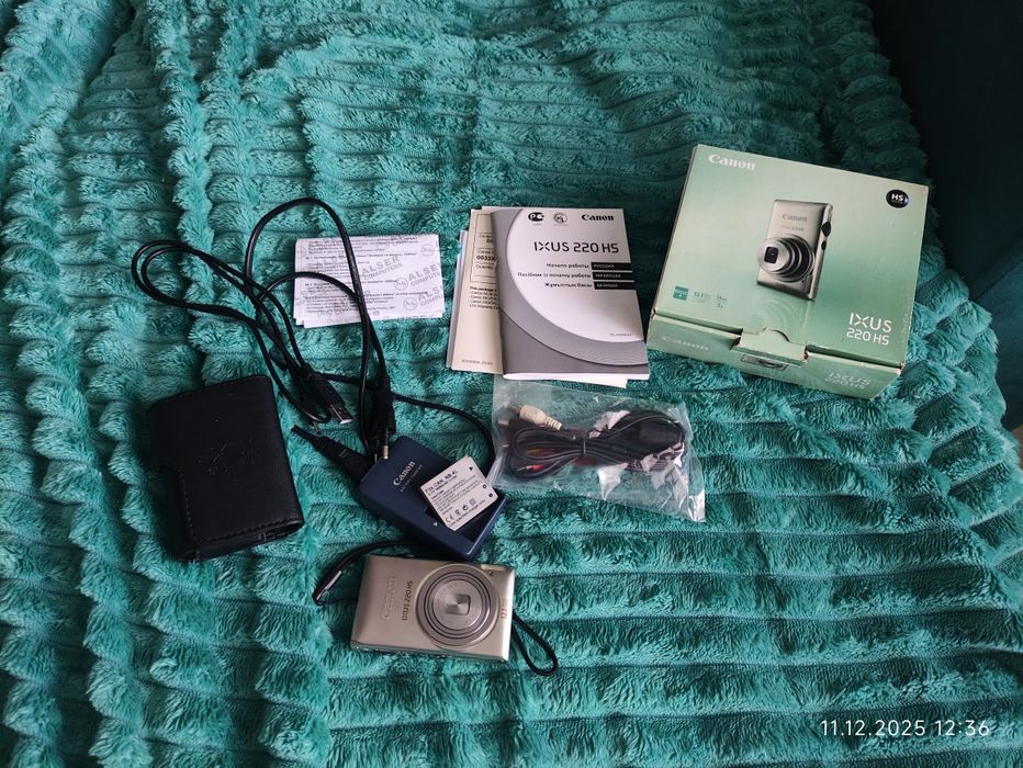 Цифровой фотоаппарат Canon IXUS 220 HS
