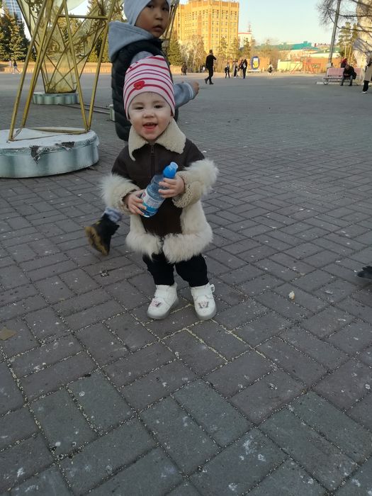 Отдам бесплатно дубленку детскую