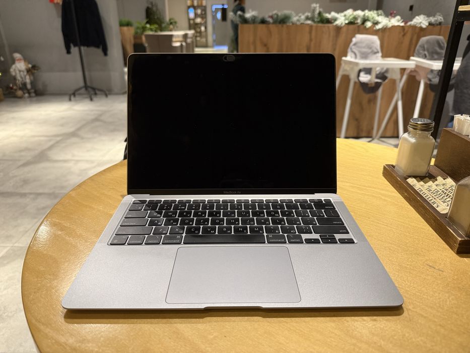 MacBook Air M1 8/256 95% в идеале