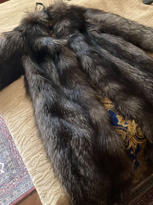 Кожено елегантно палто от сребрна лисица дълго на фирма ,,ВЕРСАЧИ,,