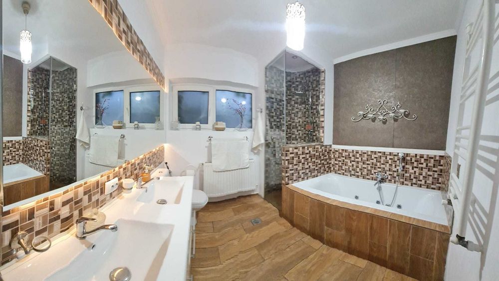 Apartament deosebit situat ultracentral .