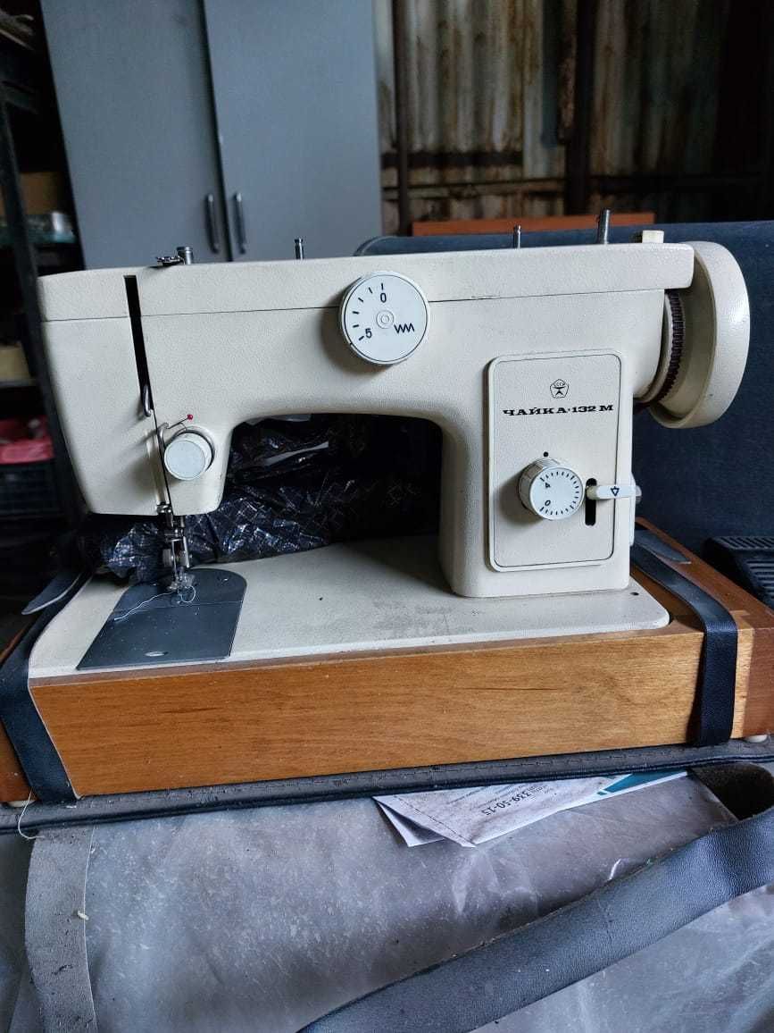 Швейная машинка Чайка с электро приводом