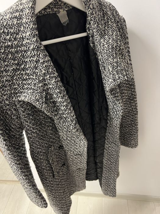 Palton argintiu captusit toamna iarna in stare buna