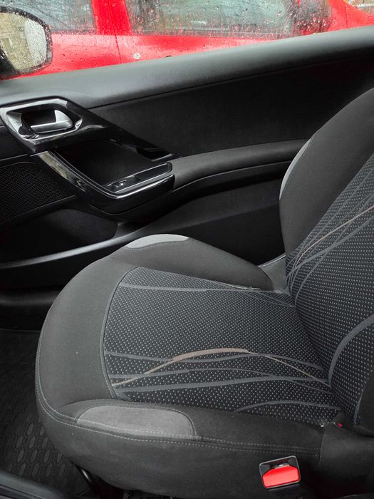 Peugeot 208 automata,diesel 2012