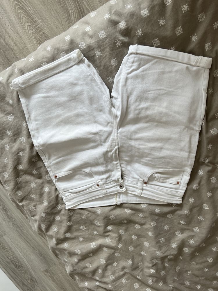 Pantaloni scurti de blugi Zara