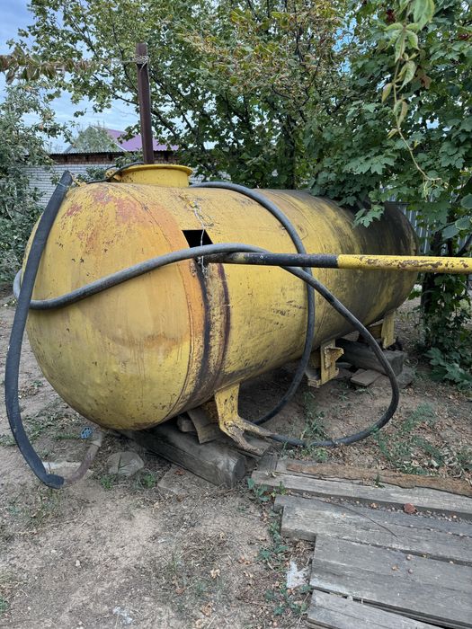 Продам цистерну , бочку 4,5-5 кубов