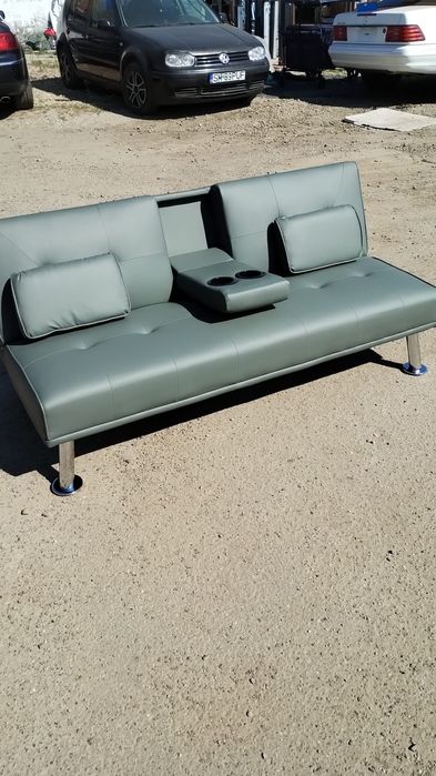 Vând canapea extensibila 170/95 cu suport de pahare