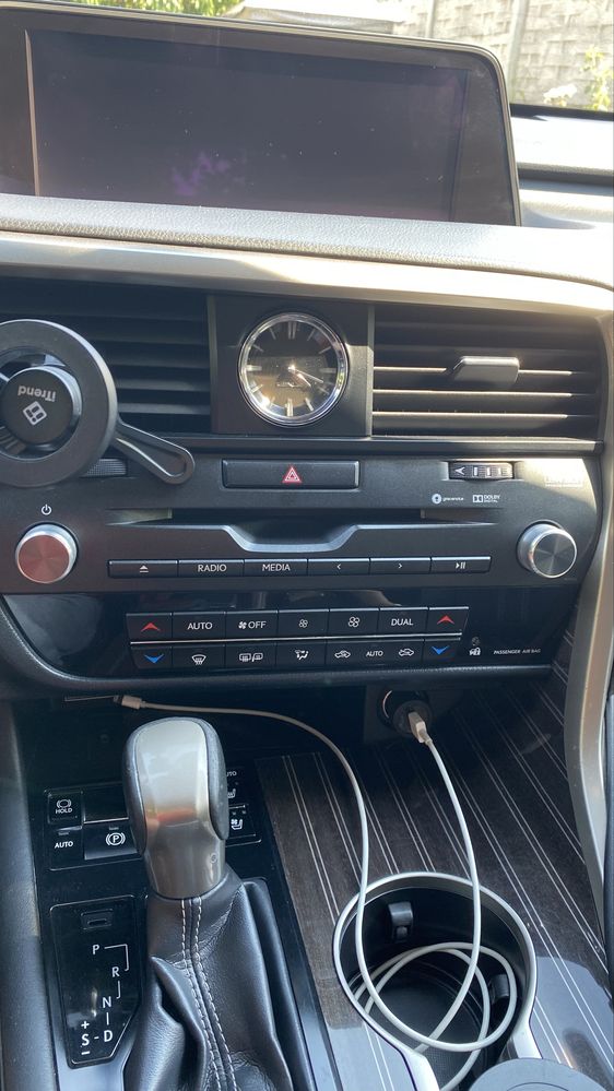 Proprietar vand Lexus RX 450h, model Luxury