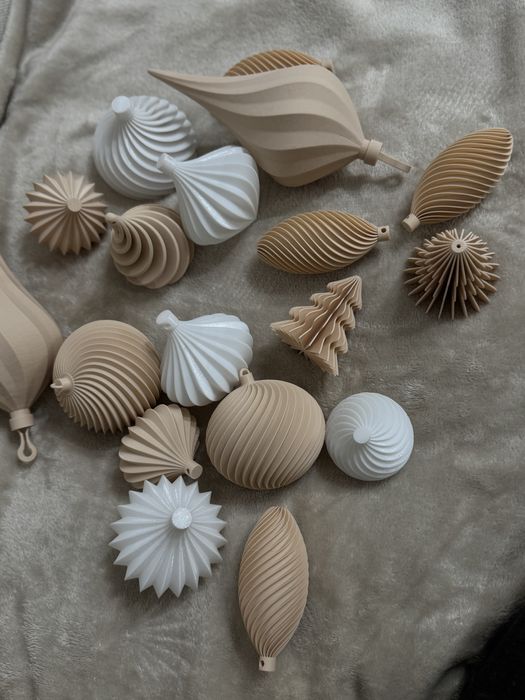 Globuri diferite culori