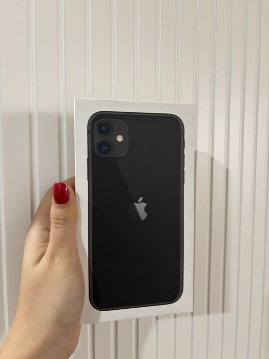 Продам айфон 11 вместе с коробкой
