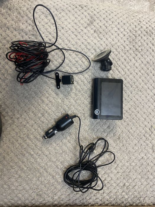 Cameră auto dublă (față + spate) cu card de 32GB – perfect funcțională