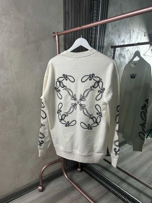 Мъжки блузи и суичери в бял цвят